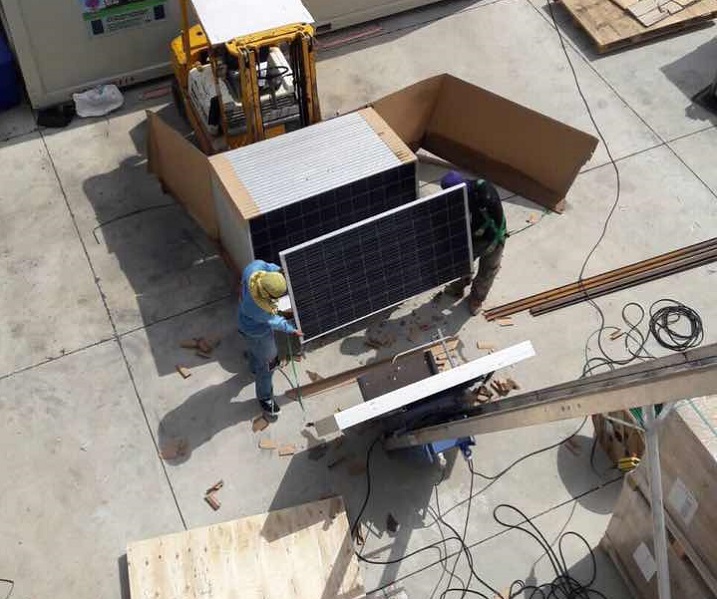 Pemasangan atap solar mount